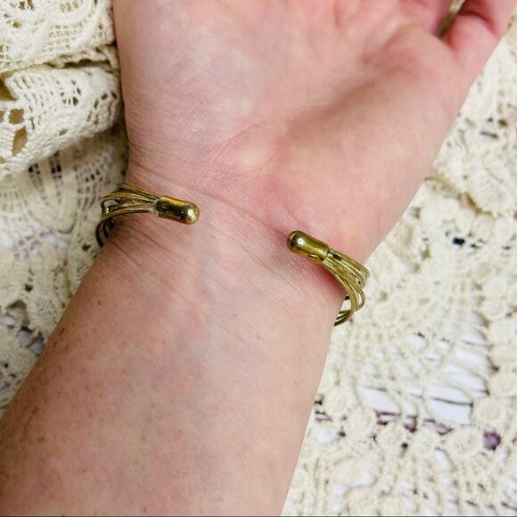 Gold color bracelet thin bands and beads - Picture 5 of 7